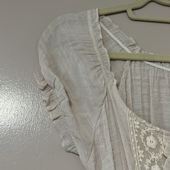 Edge Design by Mine Small Cream Lace Button-Front Blouse. EUC - Picture 4 of 9